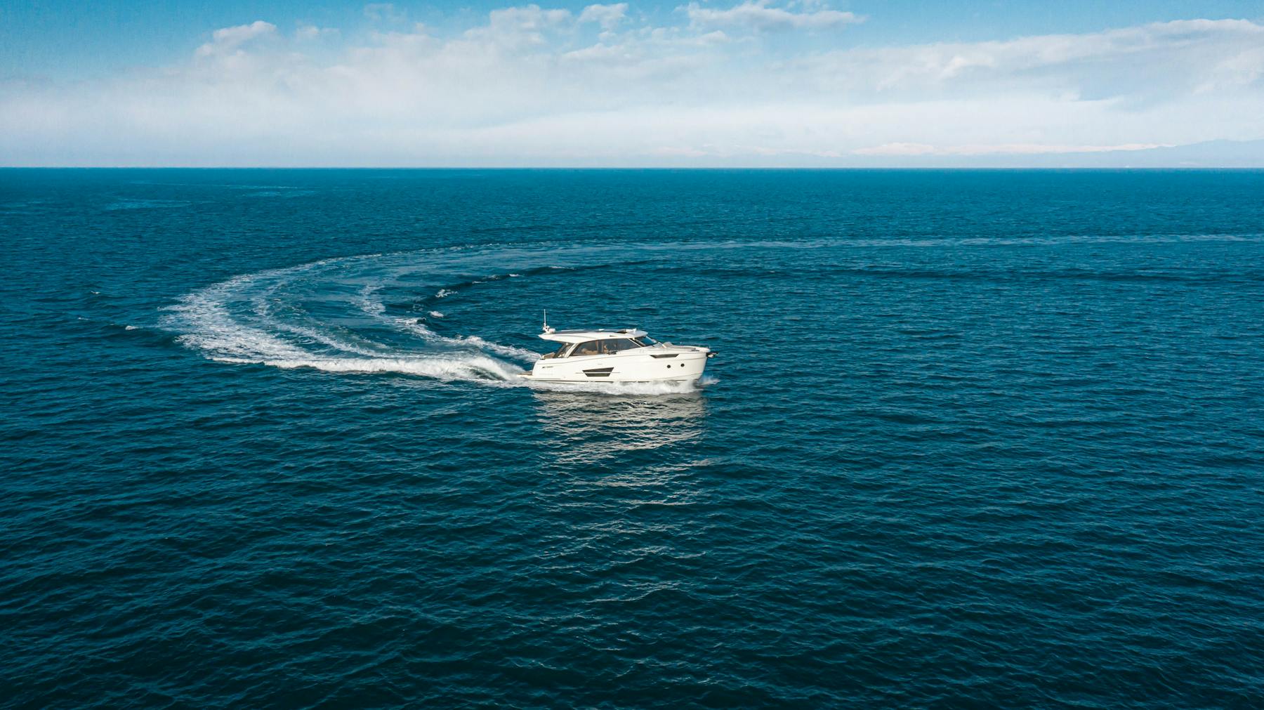 Greenline 45 Coupe making a turn on open water