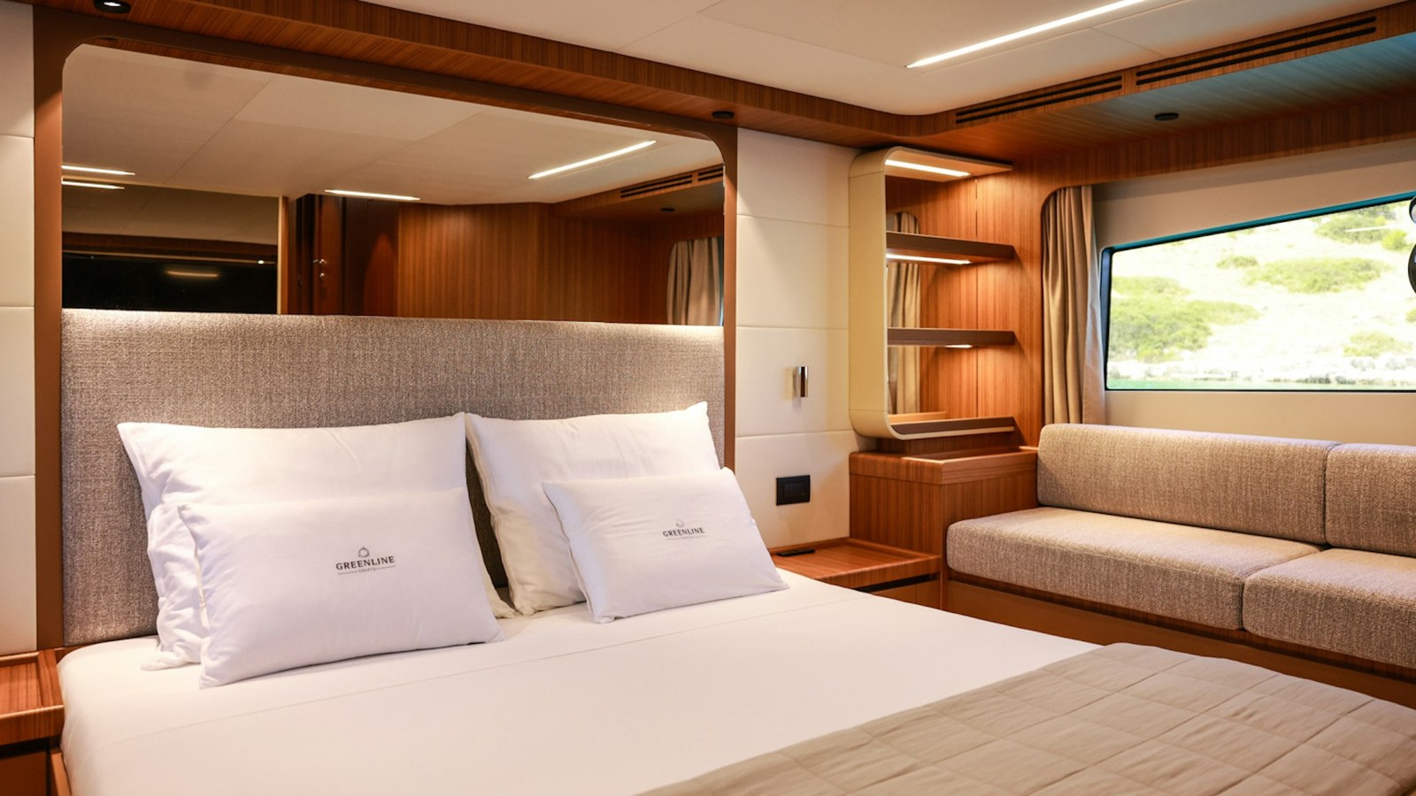 Greenline 58 Fly owner cabin with island berth, hull-side settee and panoramic window